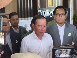 Jokowi Tegaskan Tak Pernah Perintahkan Dian Sandi Unggah Ijazah