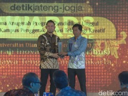 Udinus Terima Penghargaan Kategori Kampus Penggerak Inovasi Teknologi Kreatif