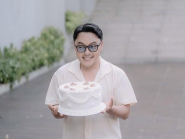 img-title Danang DA Curhat Ditabrak Mobil Taksi, Singgung Nikita Willy dan Indra Priawan