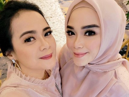 Beda 7 Th, Intip Kekompakan Sheza dan Shezy Idris yang Kerap Disangka Anak Kembar