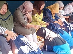 Pelukan dan Tangisan Penuh Haru di SDN 3 Gununglipung Tasikmalaya