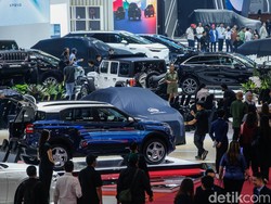 Penjualan Mobil Ambrol, Ekonomi Indonesia Tidak Baik-baik Saja