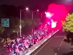 Viral Konvoi Pemotor Bakar Flare-Petasan di Jalan Taman Mini Jaktim