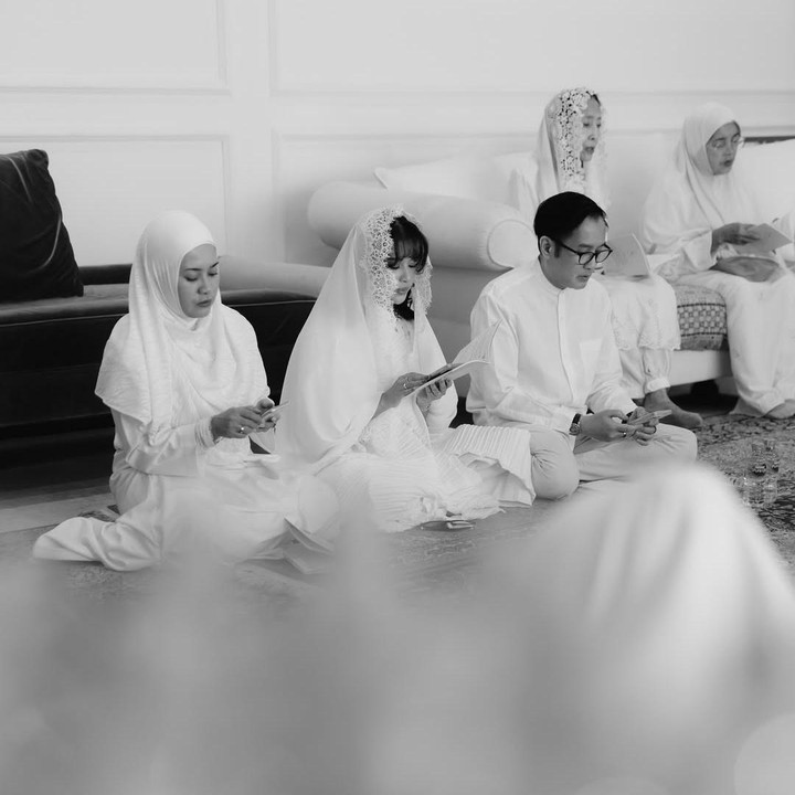 <p>Putri Ikke Nurjanah dan Aldi Bragi, Siti Adira Kania, sebentar lagi melepas masa lajangnya. Baru-baru ini, perempuan yang akrab disapa Dira itu menggelar acara pengajian jelang hari bahagianya. (Foto: Instagram @adirakania/ @clinovic_photography)</p>