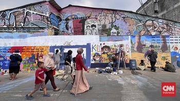 FOTO: Adu Kreativitas Muralis Hiasi Tembok-tembok Jakarta