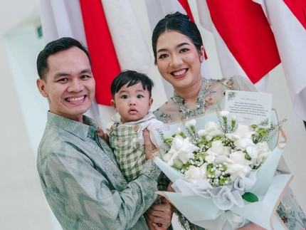 5 Potret Kebersamaan Komika Bene Dion dan Istri yang Kini Jadi Notaris