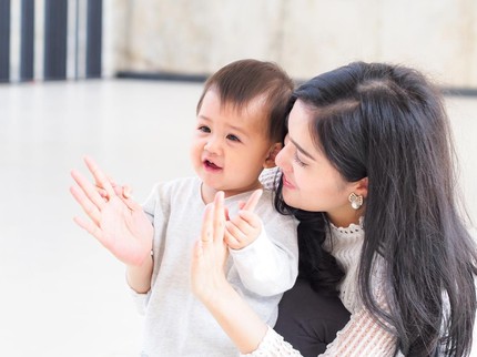 Bernyanyi Setiap Hari Bikin Mood Bayi Membaik dan Ikatan Emosional Makin Kuat, Ini Kata Studi