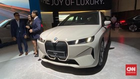 SUV Listrik BMW iX xDrive45 Meluncur di GIIAS 2025