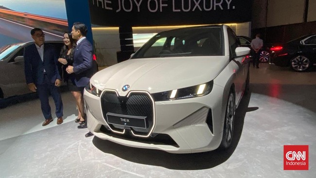 BMW meluncurkan iX xDrive45, serta model facelift X3 dan 2 Gran Coupe di GIIAS 2025.