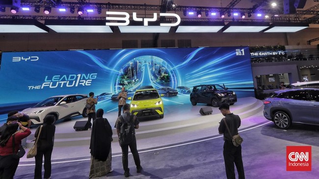 BYD, produsen kendaraan listrik asal China, sukses meraih posisi enam besar di pasar otomotif Indonesia dengan penjualan 46.711 unit pada 2025.