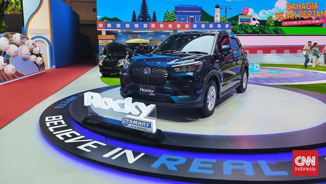 Ada yang aneh dari peluncuran Daihatsu Rocky Hybrid, Toyota, tak seperti biasanya, tak meluncurkan kembarannya, Raize Hybrid.