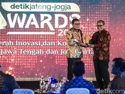 Ganti Sepatu Jebol Siswa, M Saleh Raih detikJateng-Jogja Awards 2025