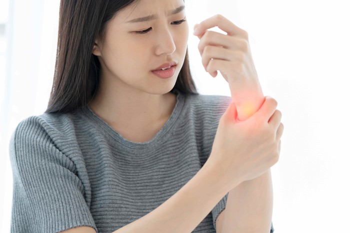 Asam urat termasuk risiko terlalu banyak konsumsi gula/Foto: freepik.com/freepik/Foto: pixabay.com/stanias/Foto: freepik.com/kjpargeter/Foto: freepik.com/Lifestylememory