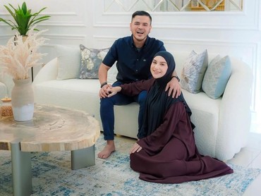 img-title Beri Kejutan Ulang Tahun Sahabat, Penampilan Suami Irish Bella Jadi Sorotan