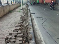 Bisa-bisanya Maling di Koja Bongkar Trotoar demi Curi Kabel Lampu Jalan
