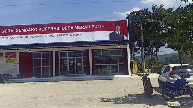 Koperasi Desa Merah Putih (KDMP) Desa Pucangan, Kecamatan Montong, Kabupaten Tuban kembali buka pada Kamis (24/7), tetapi hanya menjual beras.
