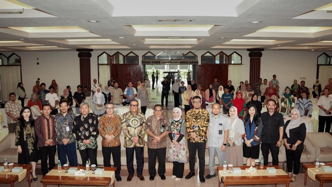 KSO Sucofindo-Surveyor Indonesia menggelar program sertifikasi halal untuk pelaku UMKM di kantin lingkungan DPR RI.