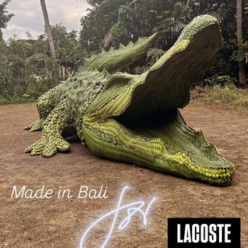Kreasi Memukau Pengrajin Bali untuk Brand Lacoste, Logo Buaya Seluruhnya dari Anyaman Daun!