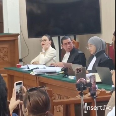 Bantahan Nikita Mirzani atas Kesaksian Reza Gladys di Persidangan