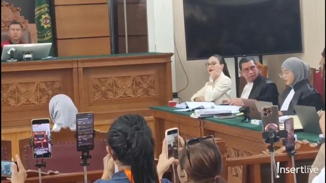 Bantahan Nikita Mirzani atas Kesaksian Reza Gladys di Persidangan