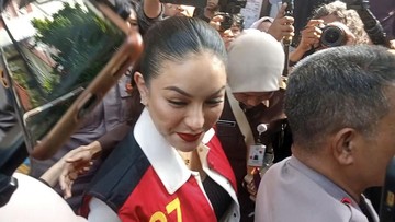 Nikita Mirzani Klaim Jadi Korban Kriminalisasi Reza Gladys