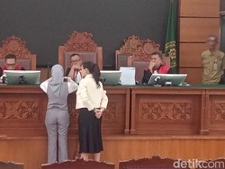 Video: Momen Nikita Mirzani dan Reza Gladys Cekcok di Sidang