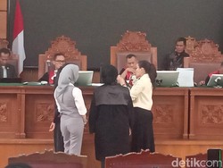 Nikita Mirzani Bawa Bukti Produk Reza Gladys Tak Terdaftar BPOM ke Sidang