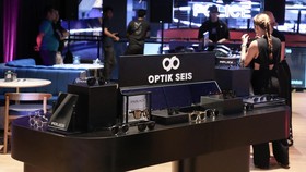 Optik Seis & POLICE Buka Kesempatan Nonton Balap Mobil di Abu Dhabi