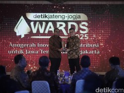 Pemkab Batang Terima Penghargaan detikJateng-Jogja Awards 2025
