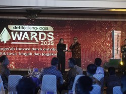 Bupati Pekalongan Raih Penghargaan Akselerator Peduli Layanan Kesehatan
