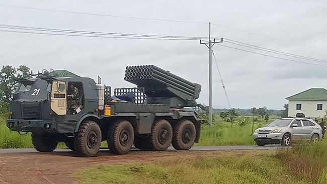 Perang Kamboja vs Thailand makin panas hingga saling gempur pangkalan militer.