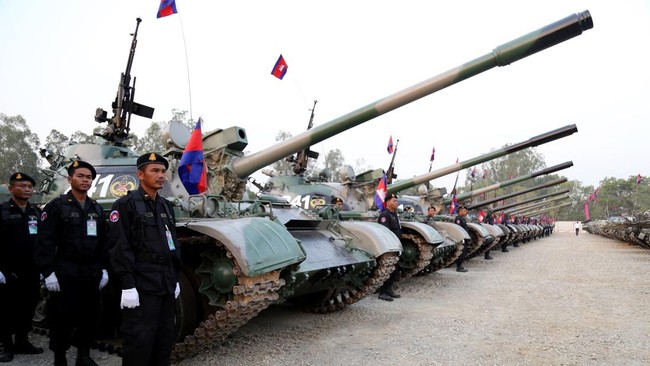 Thailand meminta komunitas internasional mengecam Kamboja yang dianggap sudah menggempur habis-habisan warga sipil dalam perang yang pecah hari ini.