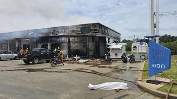 FOTO: Perang Thailand-Kamboja Pecah, Roket-roket Ditembakkan