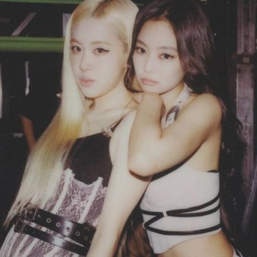 Respons Jennie BLACKPINK Disebut Tak Akur dengan Rose