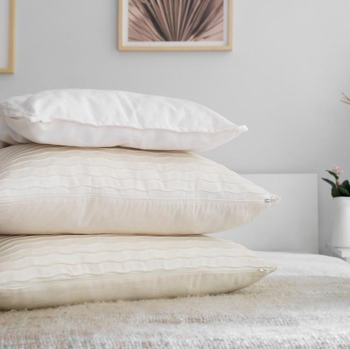 Bantal berbusa padat sebaiknya tidak dicuci menggunakan mesin cuci, hal tersebut karena putaran mesin yang cepat bisa merusak busa.