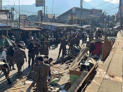Penertiban PKL di Kawasan Puncak, Satpol PP Bongkar Puluhan Lapak