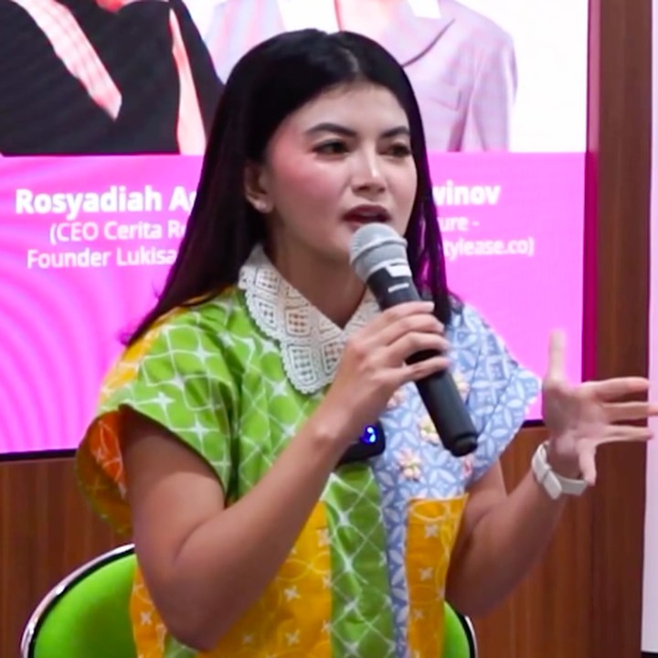 <p>Tania tampaknya belum mau kembali ke dunia akting karena masih fokus mengurus keluarga dan berkarier di bidang finansial. Dalam beberapa kesempatan, perempuan 33 tahun ini sering diundang ke berbagai acara sebagai pembicara finansial dan pengembangan diri. (Foto: Instagram @taniaputri1707)</p>