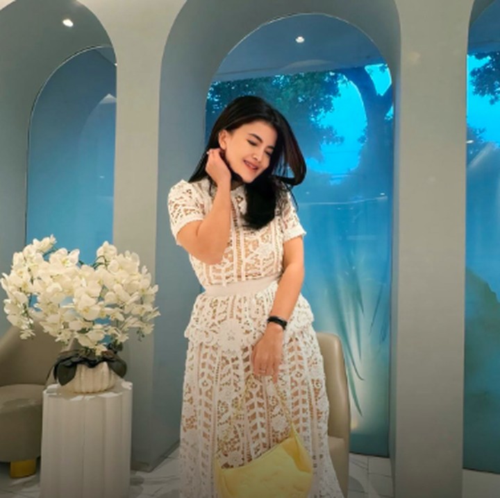 <p>Tania cukup aktif membagikan konten seputar finansial di akun media sosial Instagram. Dalam keterangan di akun Instagram, Tania diketahui telah menjadi Certified Financial Planner dan Qualified Wealth Planner. (Foto: Instagram @taniaputri1707)</p>