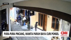 VIDEO: Pura-Pura Pincang, Wanita Paruh Baya Curi Ponsel