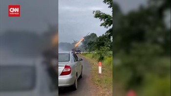 VIDEO: Detik-detik Kamboja Tembakkan Roket-roket ke Thailand