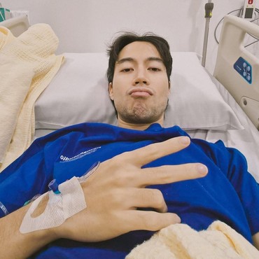 Viral Momen Vidi Aldiano Tahan Sakit tapi Tetap Tersenyum di Depan Kamera