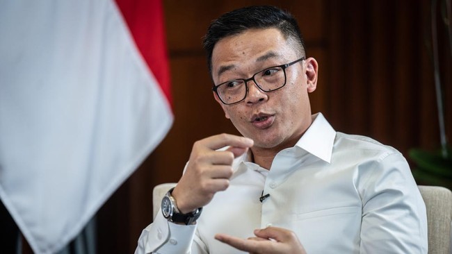 Prabowo Tunjuk Menlu Sugiono Jadi Sekjen Gerindra Ketua Umum Partai Gerindra Prabowo Subianto menunjuk Menteri Luar Negeri Sugiono menjadi Sekretaris JEnderal Partai Gerindra menggantikan Ahmad Muzani.