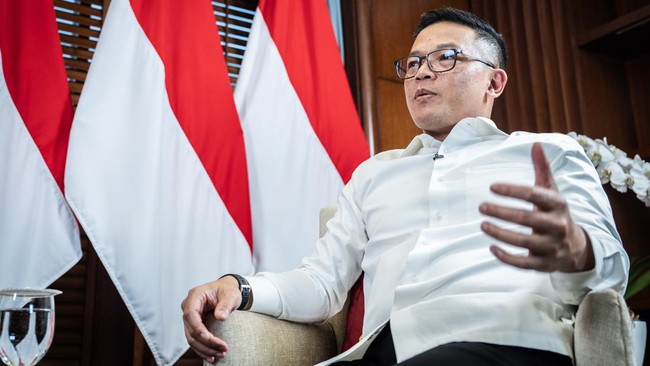 Kemlu Jawab Desakan OHCHR PBB soal Demo di RI Kemlu RI memastikan penyelidikan terkait pelanggaran dalam unjuk rasa di Indonesia belakangan ini akan dilakukan secara transparan.