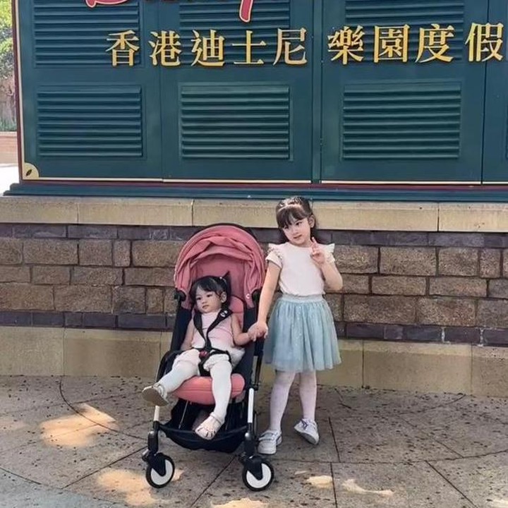<p>Kehadiran anak tentu menjadi pelengkap kebahagiaan Franda dan Samuel Zylgwyn. Dari pernikahannya, mereka telah dikaruniai dua putri cantik yang menggemaskan. Anak pertama mereka, Zylvechia Ecclesie Heckenbucker, lahir pada 29 April 2018. Sementara sang adik, Faleia Heckenbucker, lahir pada 31 Mei 2022. (Foto: Instagram @frandaaa87)</p>