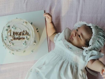 5 Potret Jemima Putri Acha Sinaga di Usia 1 Bulan yang Sukses Curi Perhatian