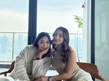 5 Potret Nikita Willy dan Adik Thrifting Pakaian di Pasar Senen, Bujet Rp300 Ribu