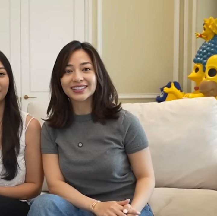 <p>Siapa yang tak kenal Nikita Willy? Aktris berbakat yang kini juga dikenal sebagai istri pengusaha sukses, Indra Priawan, ini kembali mencuri perhatian publik. Bukan karena perannya di layar kaca, melainkan karena aksinya yang super <em>relate</em>, yakni <em>thrifting</em> alias belanja pakaian bekas di Pasar Senen! (Foto: Youtube @NikitaWilly.indraPriawan)</p>