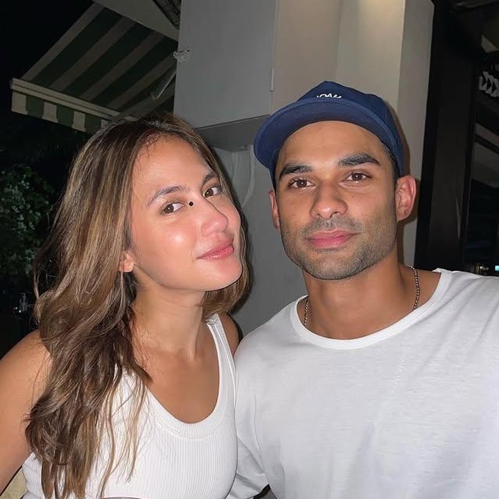 <p>Pevita Pearce, aktris cantik yang dikenal lewat sejumlah film box office Indonesia seperti<em> Tenggelamnya Kapal Van Der Wijck</em> dan <em>Sri Asih</em>, kini tengah menikmati peran barunya sebagai istri. Bukan hanya memesona di layar lebar, Pevita juga berhasil mencuri perhatian publik lewat kisah asmaranya yang manis. (Foto: Instagram @pevpearce)</p>