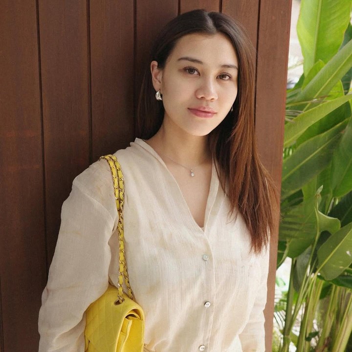 <p>Artis Aaliyah Massaid bikin salfok karena penampilannya yang langsing usai melahirkan anak pertama Ahmad Arash Omara Thariq. Perlu diketahui, istri Thariq Halilintar ini melahirkan melalui operasi caesar pada 12 Juni 2025, Bunda. Belum lama ini terungkap bahwa Aaliyah sudah mulai olahraga padel sebulan setelah melahirkan. Ia juga diketahui fokus menyusui dan mengurus sendiri putranya. (Foto: Instagram @aaliyah.massaid)</p>