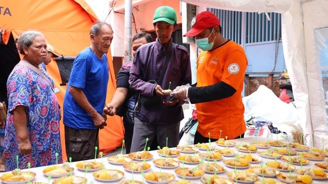 Hingga Jumat (25/7), Baznas telah mendistribusikan lebih dari 3.500 porsi makanan dan ratusan paket logistik dan multivitamin kepada warga terdampak.